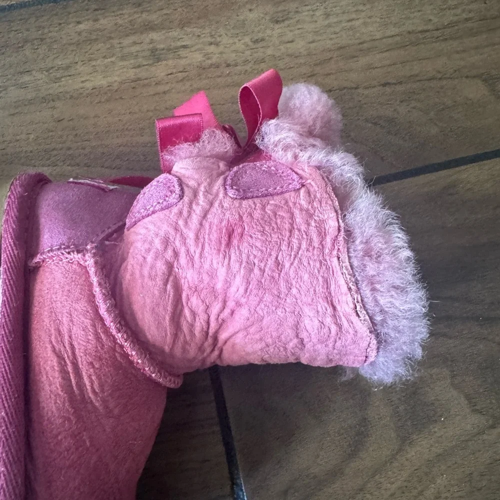 UGG Bailey Bow II kids pink boots size 5/6